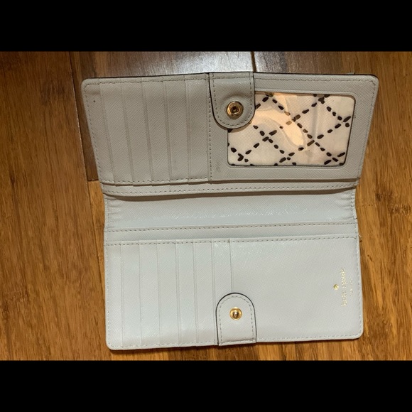 Light Gray Kate Spade ♠️ Wallet - Picture 2 of 3